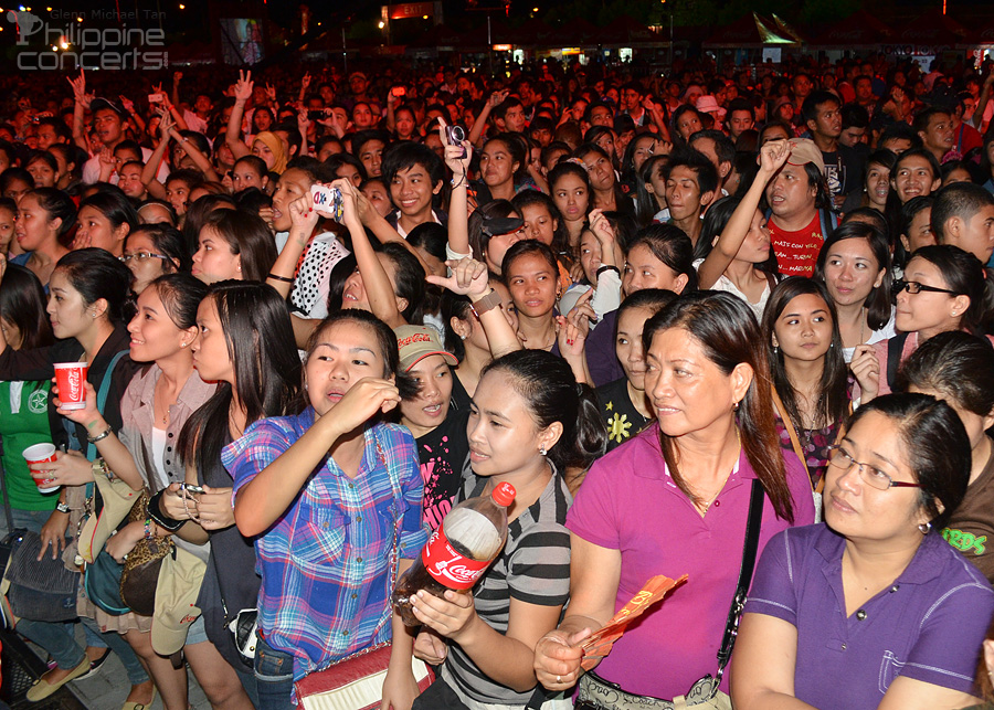 Concert ng Bayan Crowd