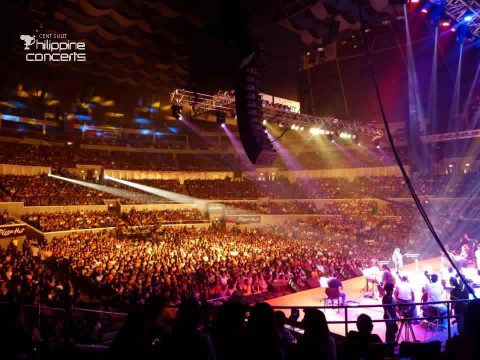 crowd at the big dome aiza concert