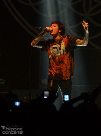bmth-oliver-sykes-skydome