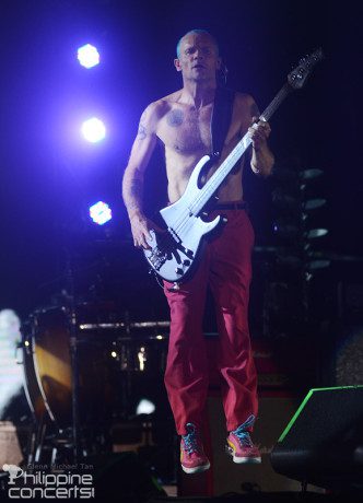 flea-red-hot-chili-peppers-7107-imf