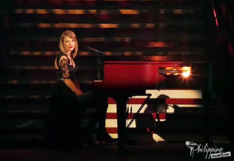 taylor-swift-live-at-mall-of-asia-arena
