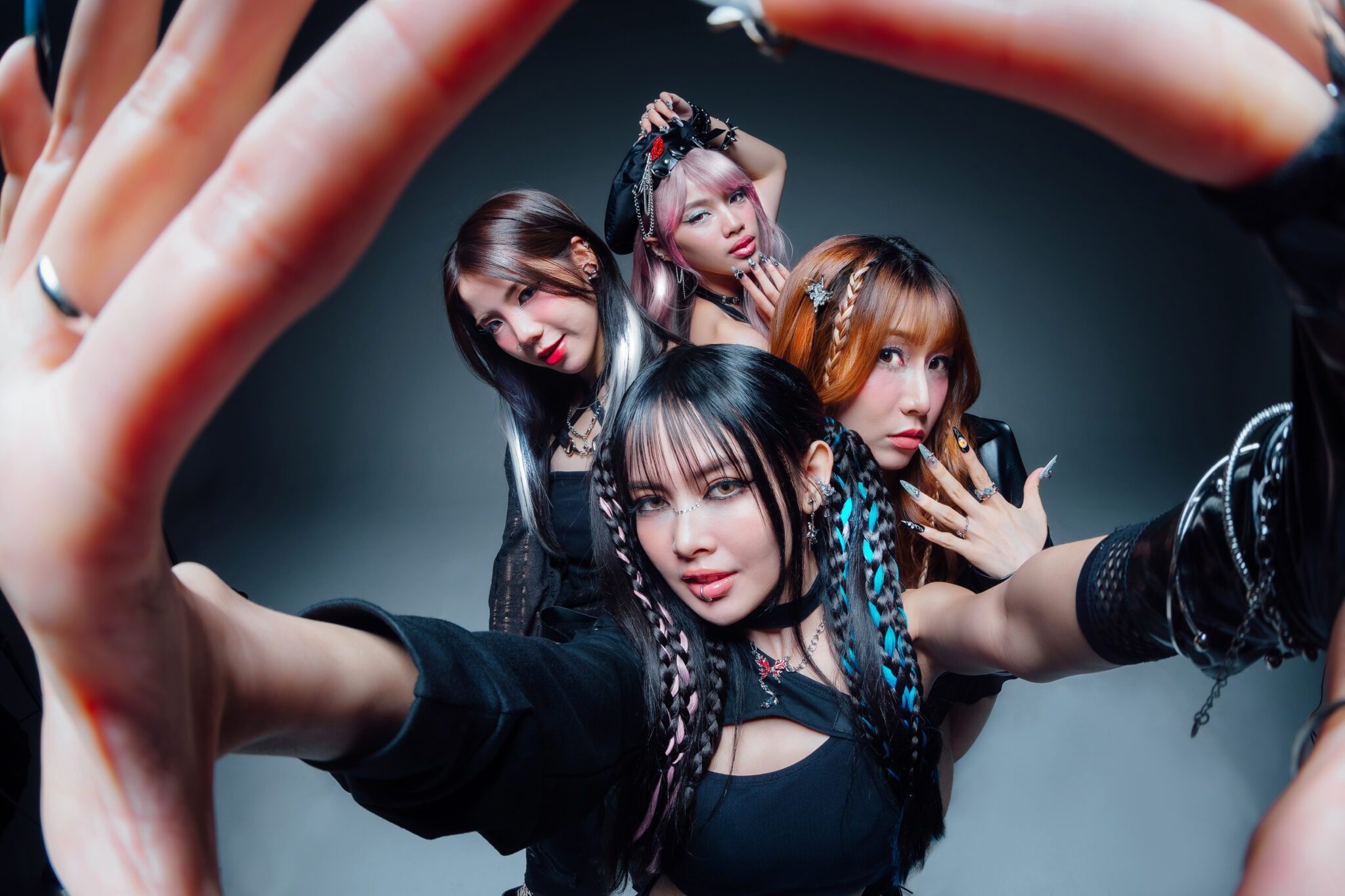 Quadlips Delivers Banger Track “Wings Grow Back” – A Feel-Good Baddie Empowerment Anthem!