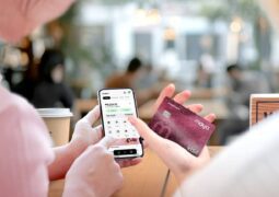 The Pink Glitter Edition Maya Visa Card Just Dropped—Here’s Why Everyone’s Obsessed