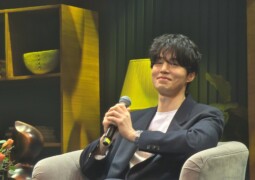 Humor on point! Lee Dong Wook is at HOME in Manila!